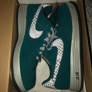 BRAND NEW !! Green reflective Air Force 1 only worn once !! Size 13